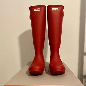 Hunter Rain Boots Matte Red. Original Tall. US size 8 EU size 39.